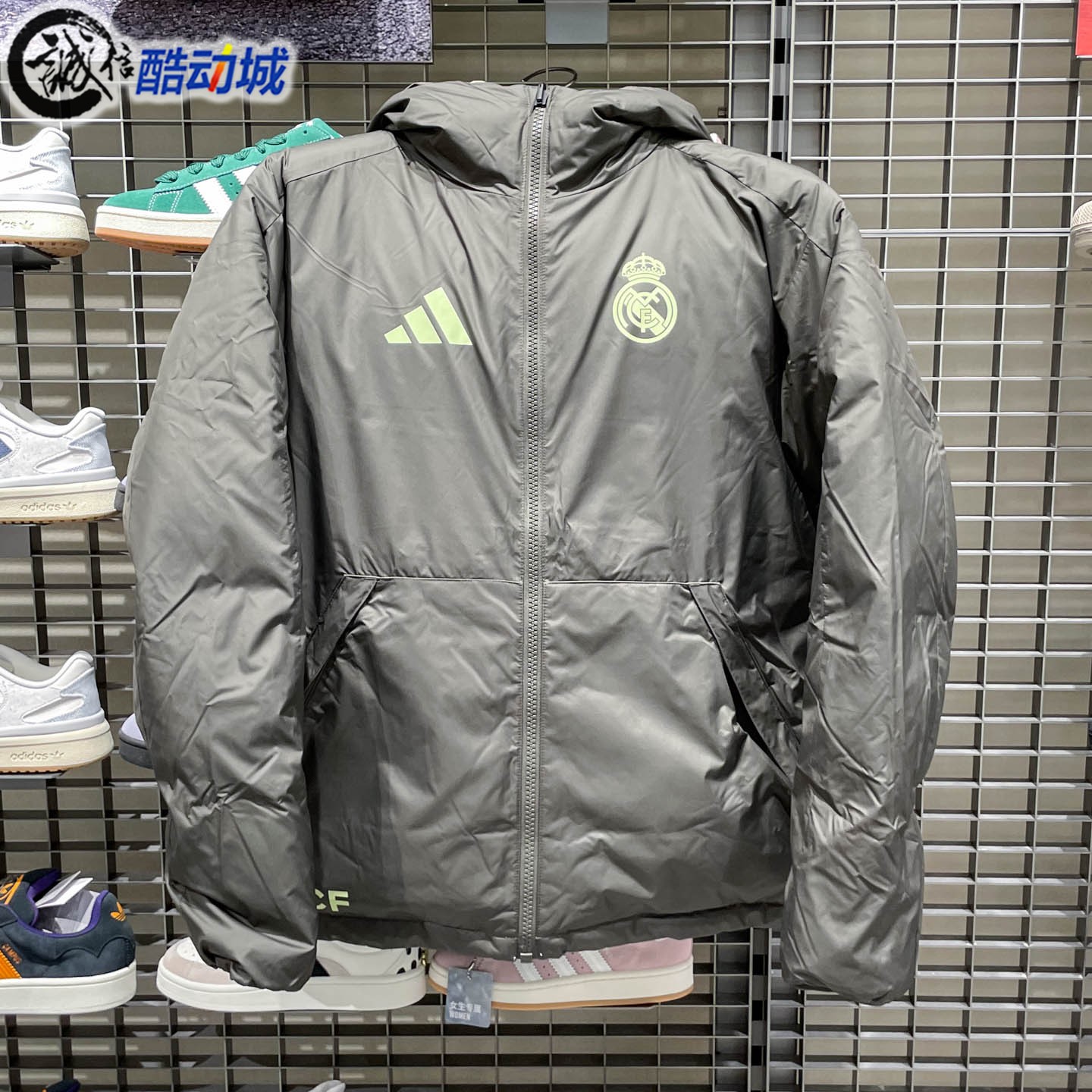 阿迪达斯男子冬季款皇家马德里足球双面穿600蓬鸭绒羽绒服 JN3077