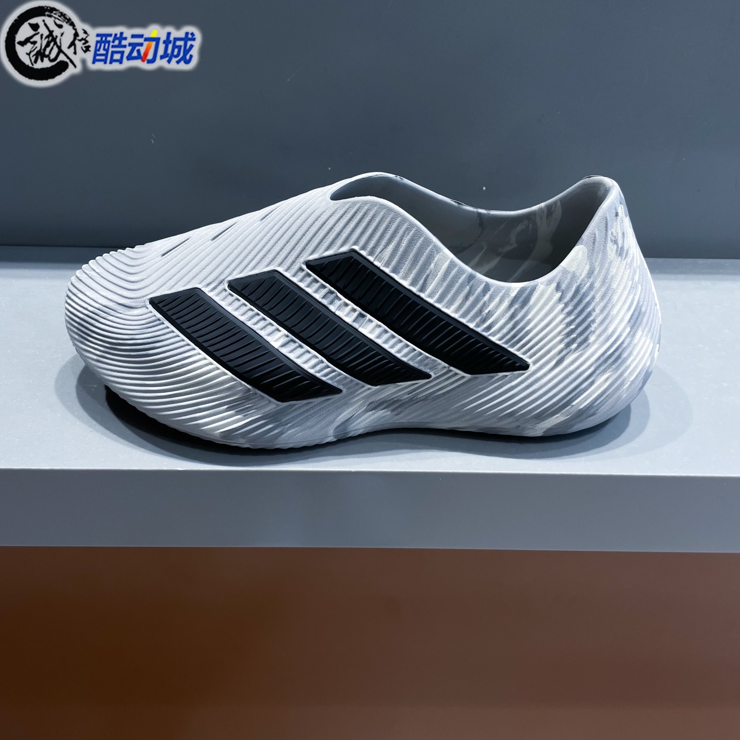 Adidas阿迪达斯男女鞋2026夏新款日常休闲缓震回弹运动凉鞋LC1224