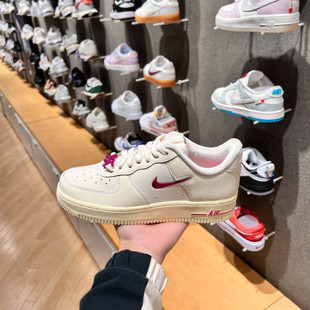 Nike耐克女子情人节限定AF1百搭透气舒适运动休闲板鞋 101 FB8251