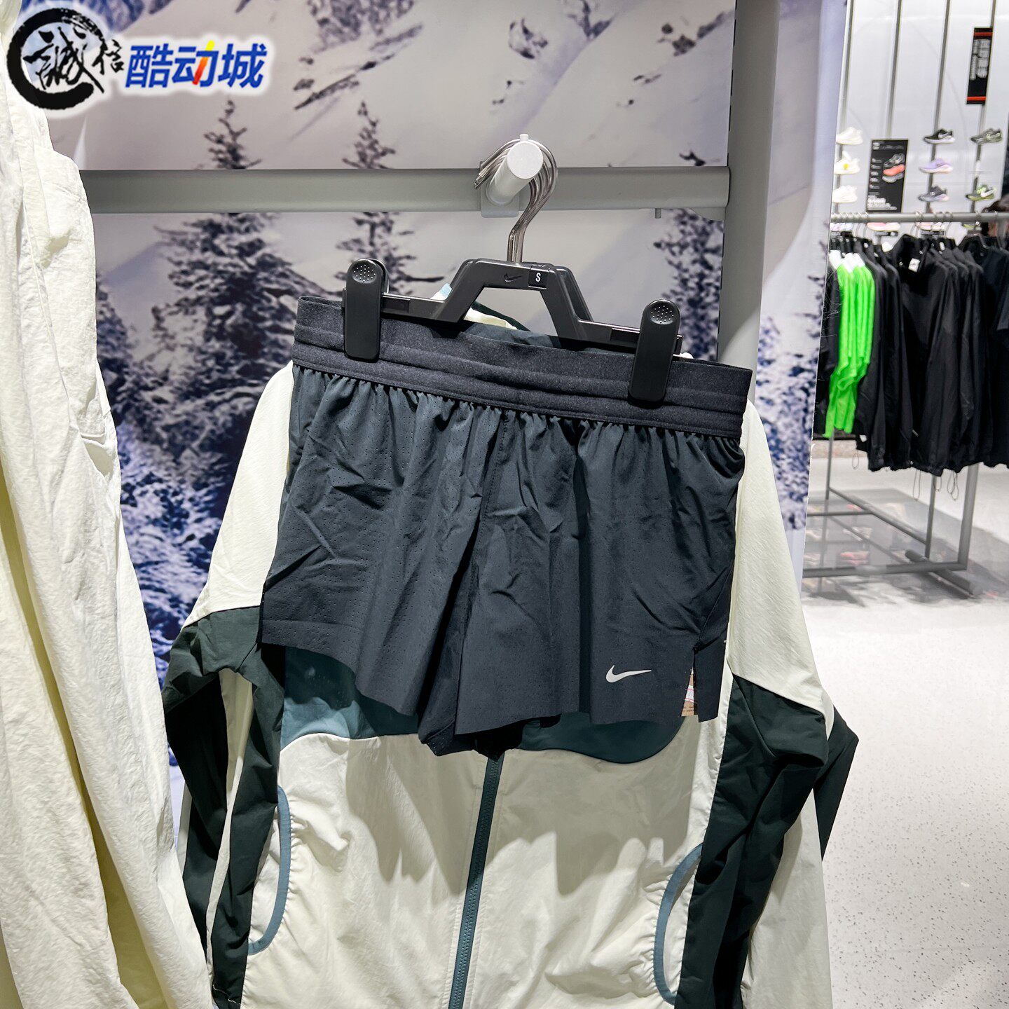 Nike耐克女子2026夏新款SwiftBreathe速干中腰跑步短裤IF1679-010