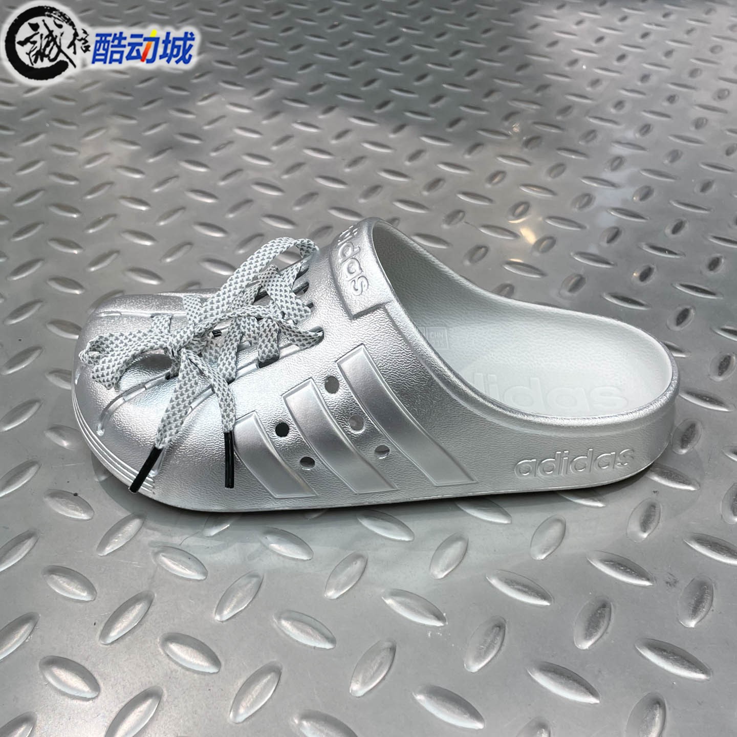 阿迪达斯三叶草男女款2026夏季时尚百搭洞洞鞋日常休闲拖鞋LA5011