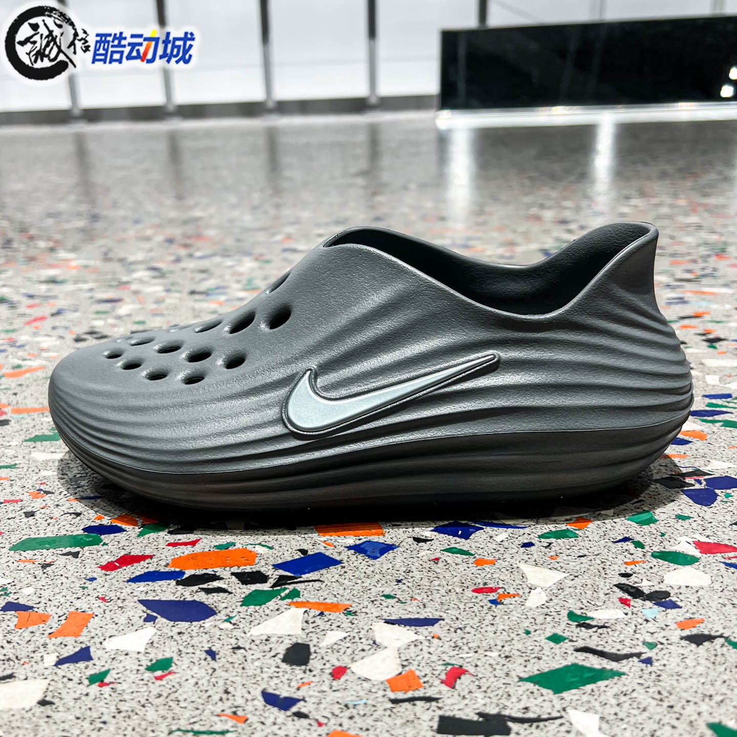Nike耐克男子2026夏新款一脚蹬柔软回弹透气洞洞鞋HV5060-002-300