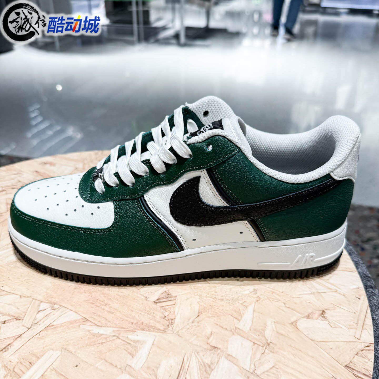Nike耐克男子2026秋新款AIR FORCE 1 07 LV8经典运动鞋IM5752-300