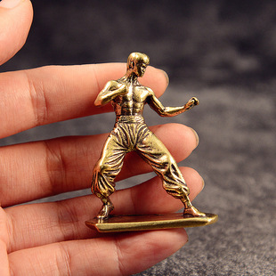 中国功夫李小龙创意家居装饰摆件功夫小子黄铜个性桌面小摆件