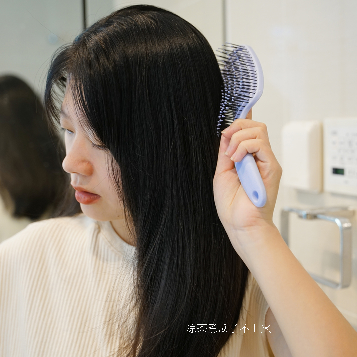 萝萝拉美发梳轻松梳出高颅顶