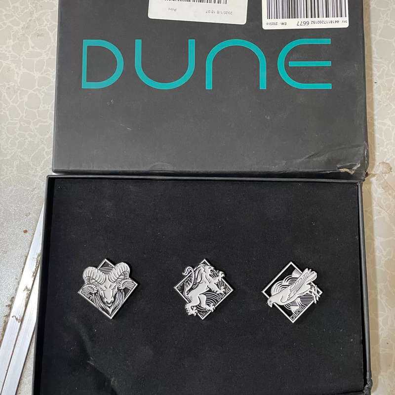 议价DUNE沙丘系列徽章套装，三枚一套，合金材质，带原包装盒（盒