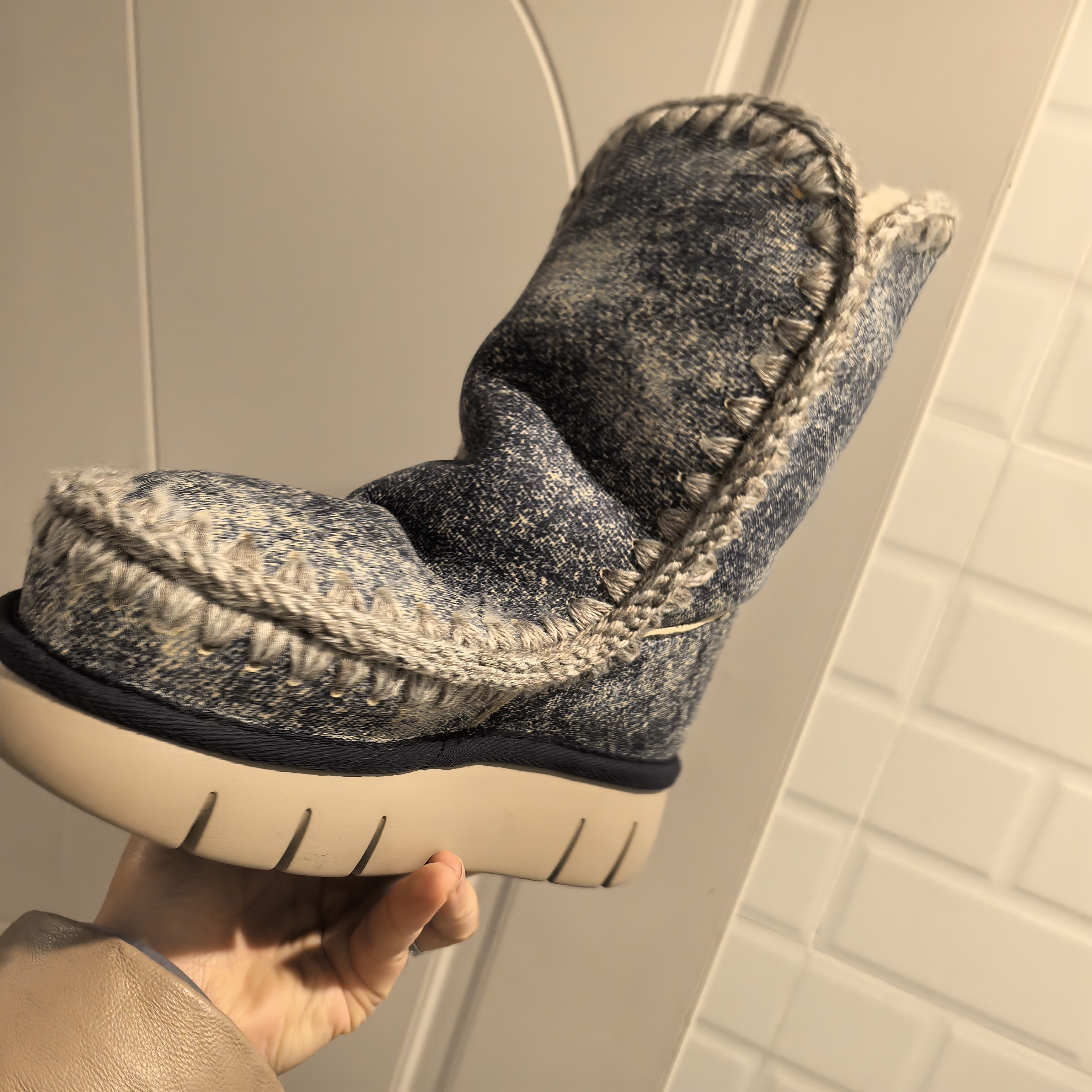 M2025年冬款专柜平跟厚底皮毛一体雪地靴牛仔新品特价