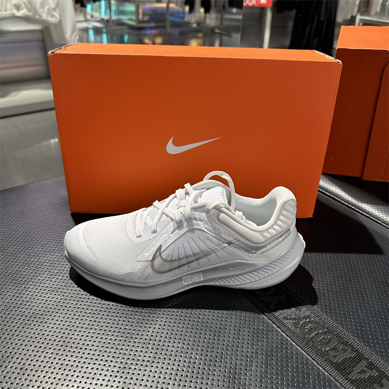 耐克女鞋运动轻便跑步鞋