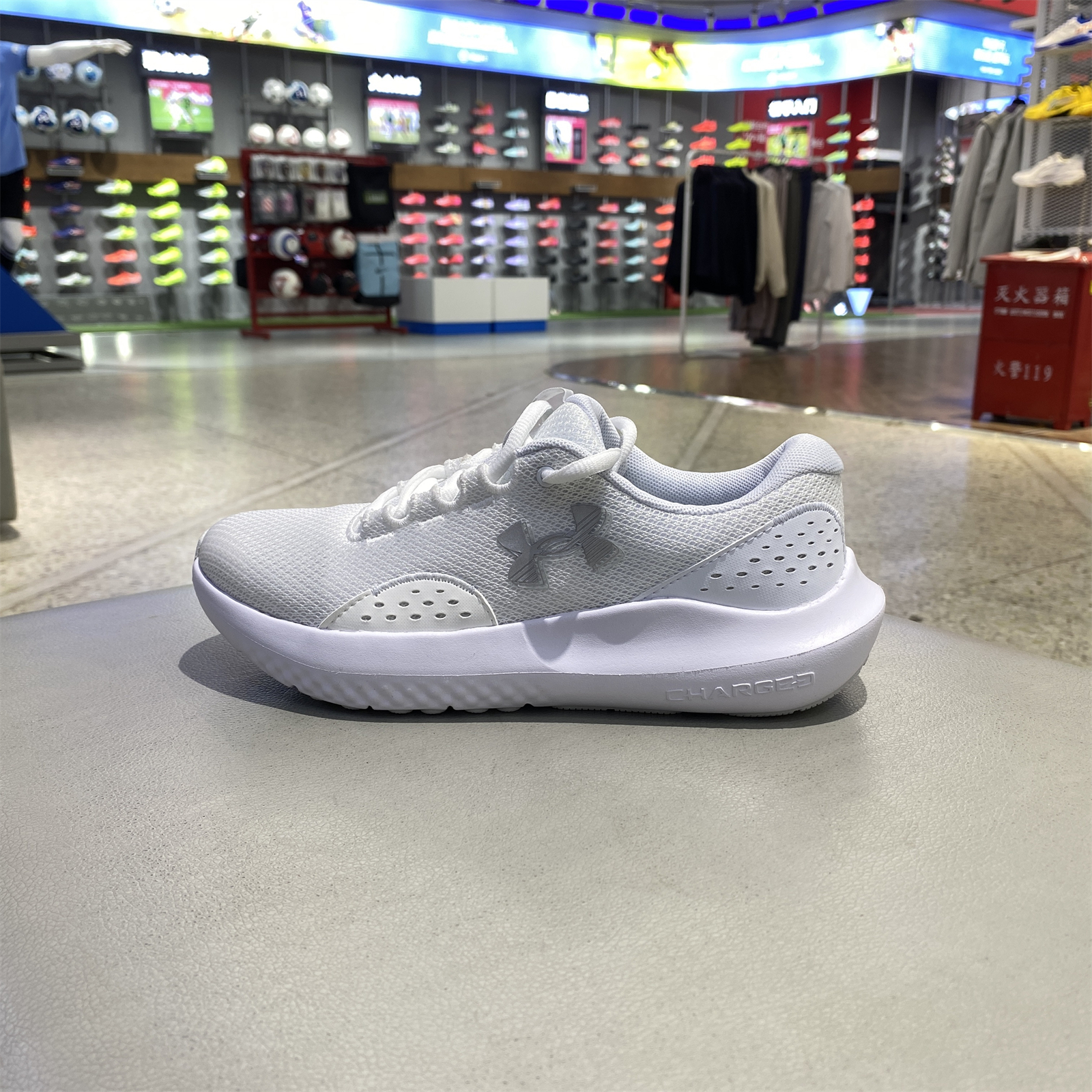 UA安德玛女跑步鞋2025春新款运动休闲缓震轻便旅游鞋3027007-100