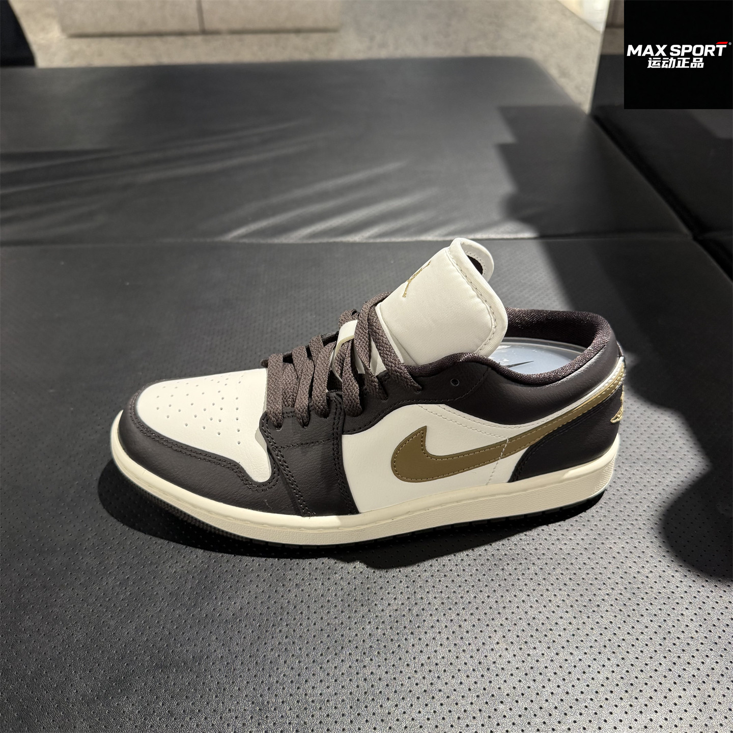 NIKE耐克AJ1女子休闲板鞋Jordan刺绣25秋冬新款运动鞋DC0774-200,运动鞋new,板鞋,淘宝优惠券,粉丝福利购,淘宝优惠卷