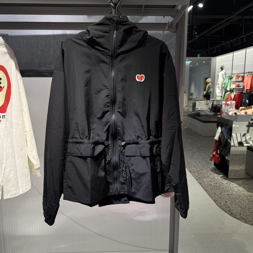Nike耐克女薄外套2025春夏新款户外防晒衣连帽休闲上衣夹克HV8727