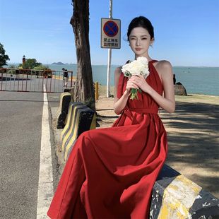 度假风挂脖红色连衣裙女夏云南三亚海边度假气质敬酒氛围感长裙