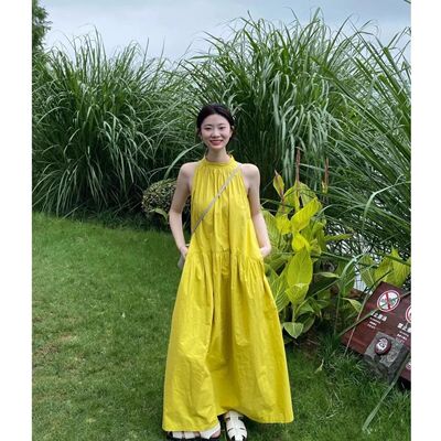 挂脖连衣裙女夏季海边沙滩裙子