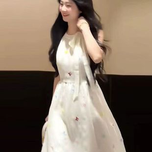 法式 田园显瘦温柔仙女长裙 气质甜美收腰碎花蝴蝶结无袖 连衣裙夏季