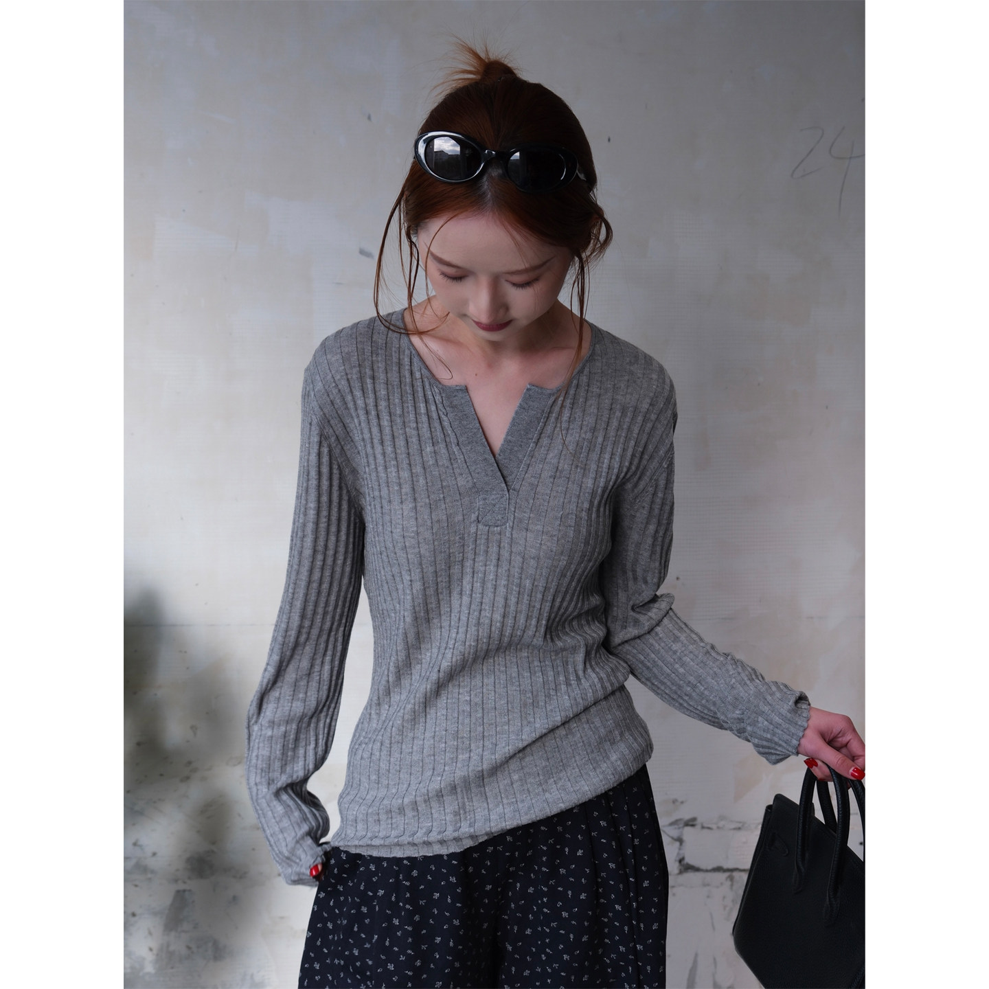 小阿秋清冷感V领修身针织打底衫女气质显瘦百搭坑条毛衣内搭上衣,女装/女士精品,毛针织衫,淘宝优惠券,粉丝福利购,淘宝优惠卷