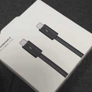 适用苹果Thunderbolt5 C转L 4Pro雷雳连接线雷电3数据线充电双USB