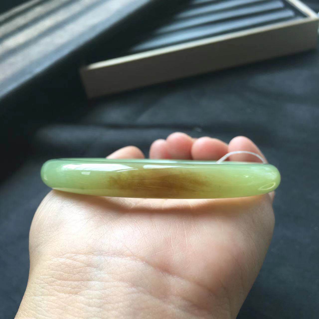 玉韵传说 精美特色和田玉大号手镯糖青白玉 内径:62.5mm 带证书