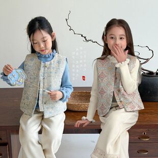 一抹清雅青底色 细节处尽显国风巧思 青底繁花新中式背心夹棉马甲