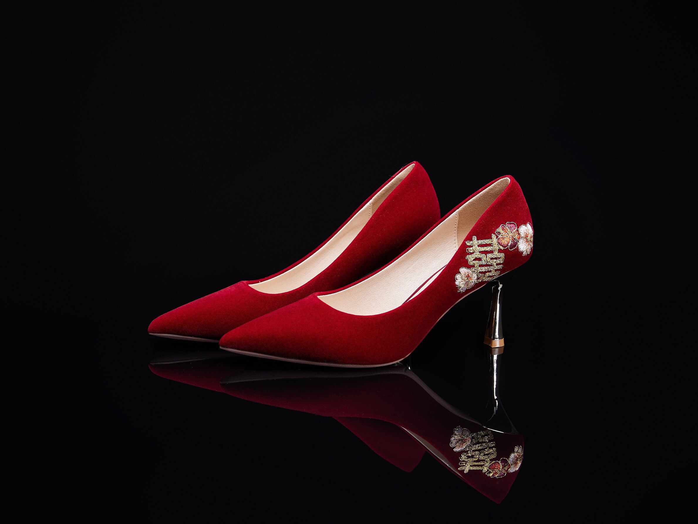 高跟鞋红色刺绣婚鞋喜字中式婚礼礼服鞋2023秋冬季新7cm中跟细跟