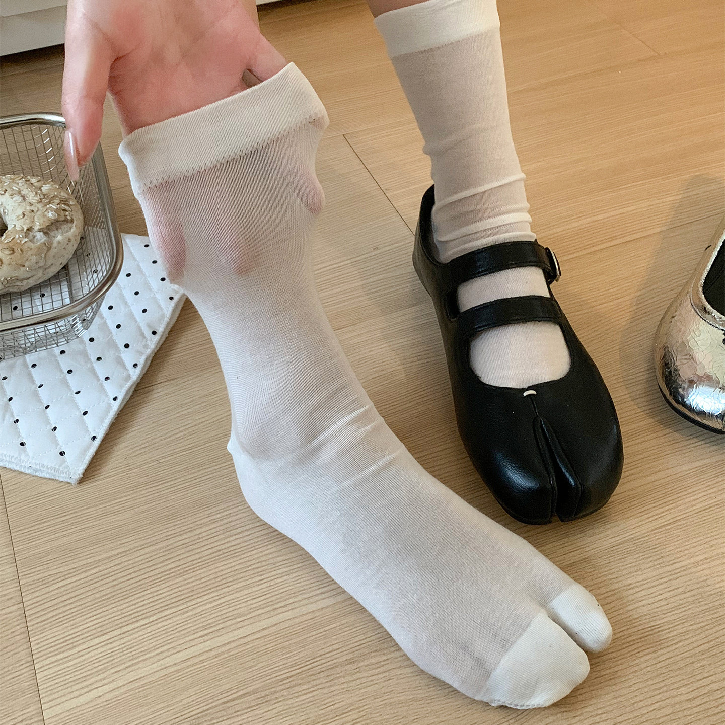 白色桑蚕丝分趾袜子女中筒春夏薄透气马蹄二趾袜马蹄袜长堆堆袜