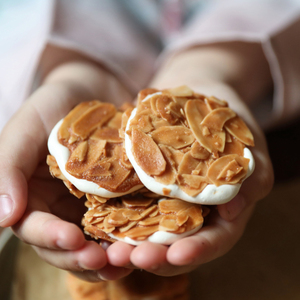 杏仁牛轧糖饼干扁桃仁牛扎坚果夹心酥脆年货休闲零食《长情》飨韵