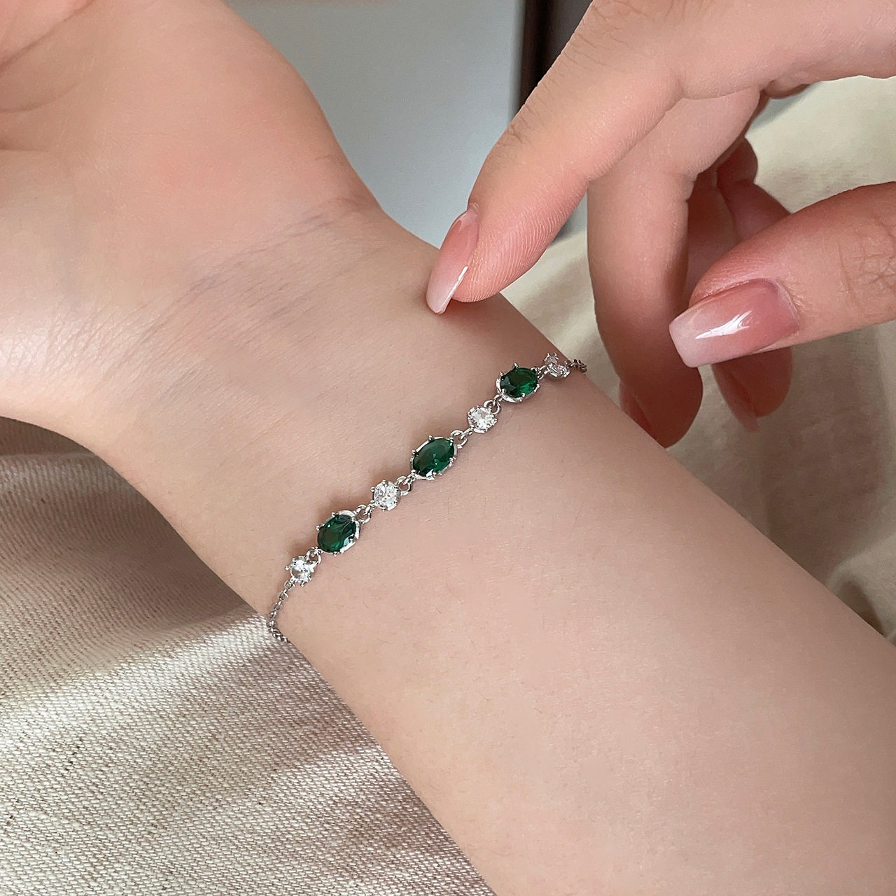 S925纯银精致祖母绿手链女高级