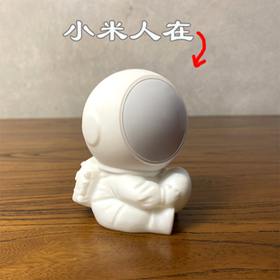 适用小米人在传感器支架米家太空人宇航员创意隐藏书架摆件底座