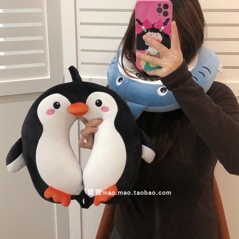 可爱企鹅毛绒U型护颈旅行枕