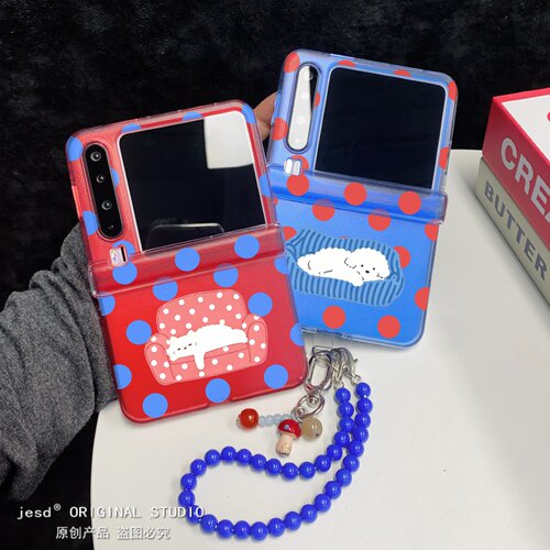 红蓝波点睡觉猫咪狗狗带链条适用三星zflip8折叠屏purax手机壳华为pocket2小米mixflip2可爱n3flip荣耀vflip2