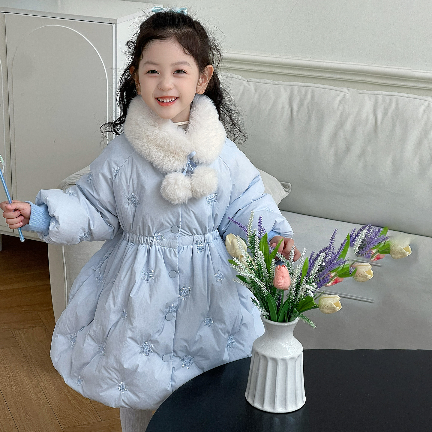 女童冬款时髦白鸭绒刺绣羽绒服2025年新款儿童冬季加棉加厚衣服潮