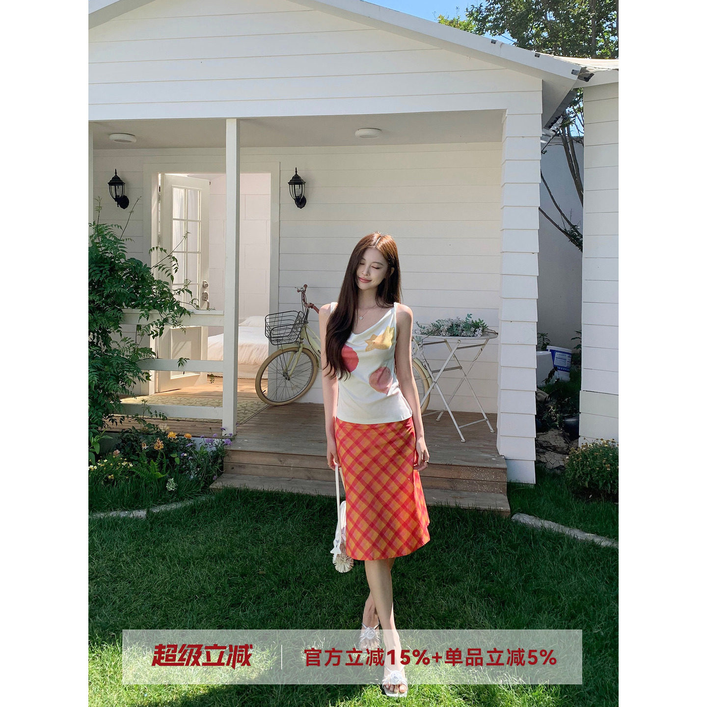手绘印花吊带背心格纹半裙套装图片