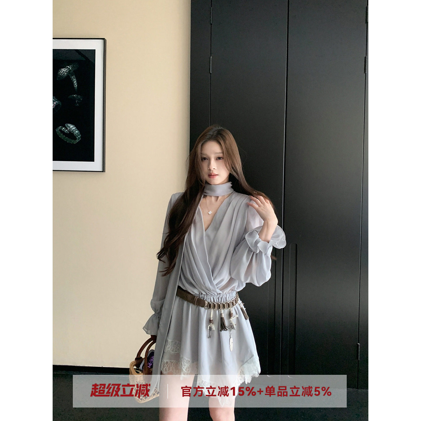 巴黎浪漫'V领挂脖飘带短款连衣裙图片
