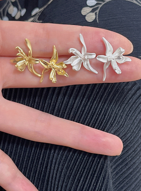 G大调 鸢尾花耳饰白色花朵银针耳钉无耳洞蚊香盘耳夹简约冷淡风