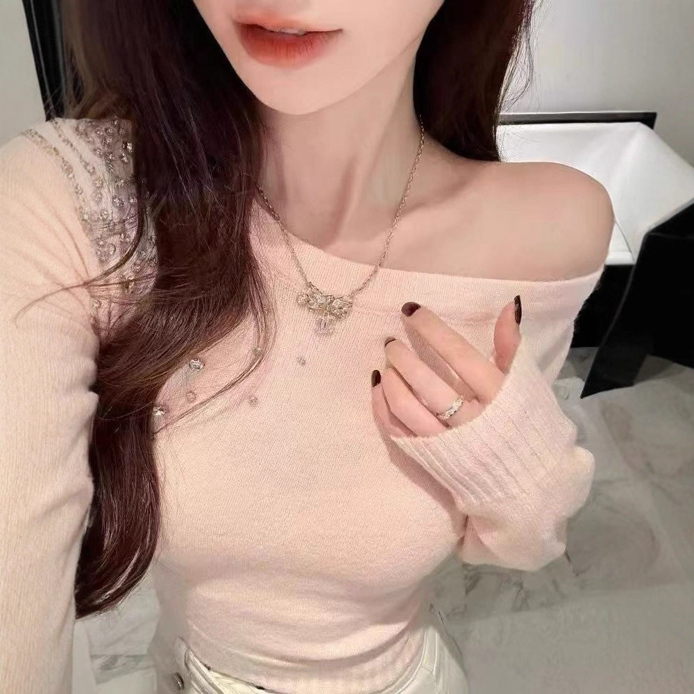 JustQin 11/10娇柔月光 秋冬新款性感收腰一字肩镶钻毛衣女