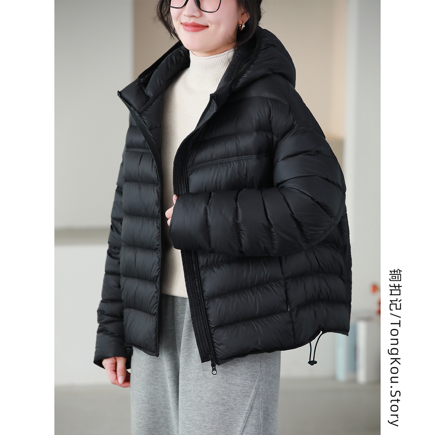 铜扣记坑条羽绒服女连帽