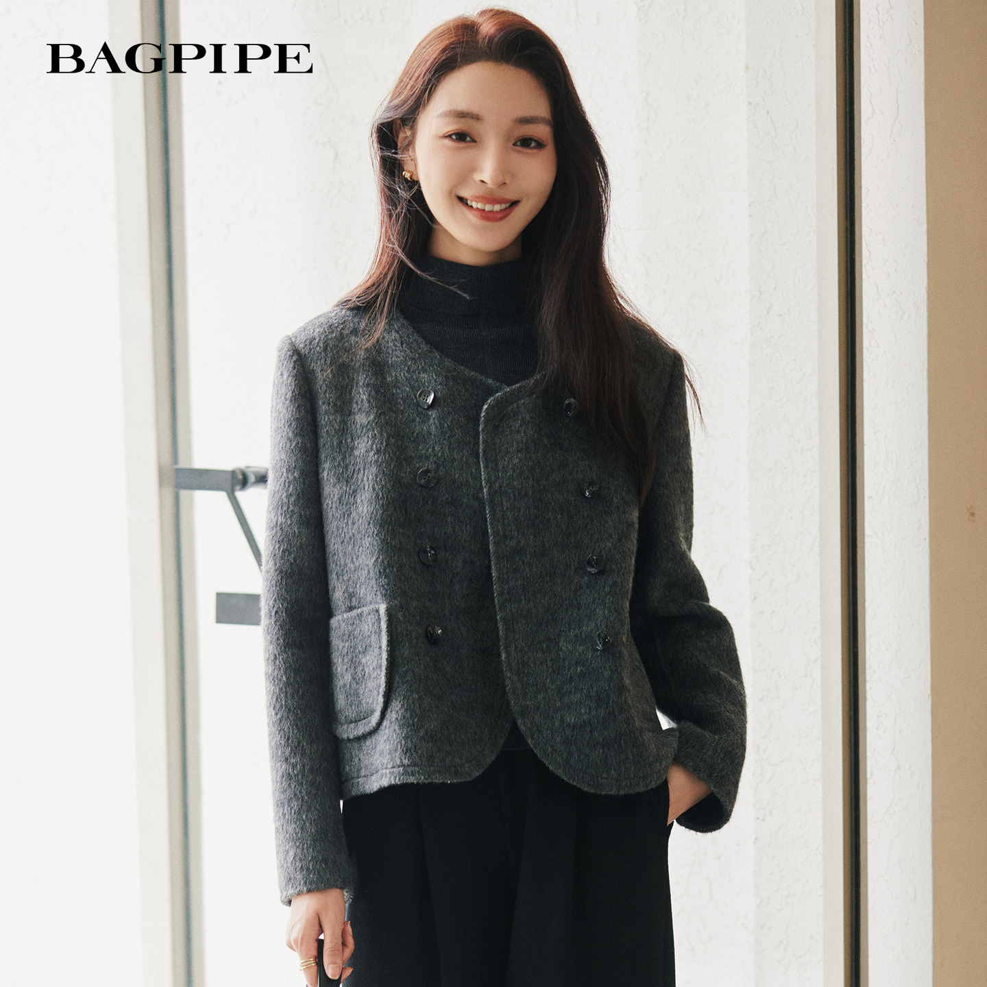 风笛2025冬季绵羊毛骆驼绒混纺无领短款毛呢大衣女气质通勤外套