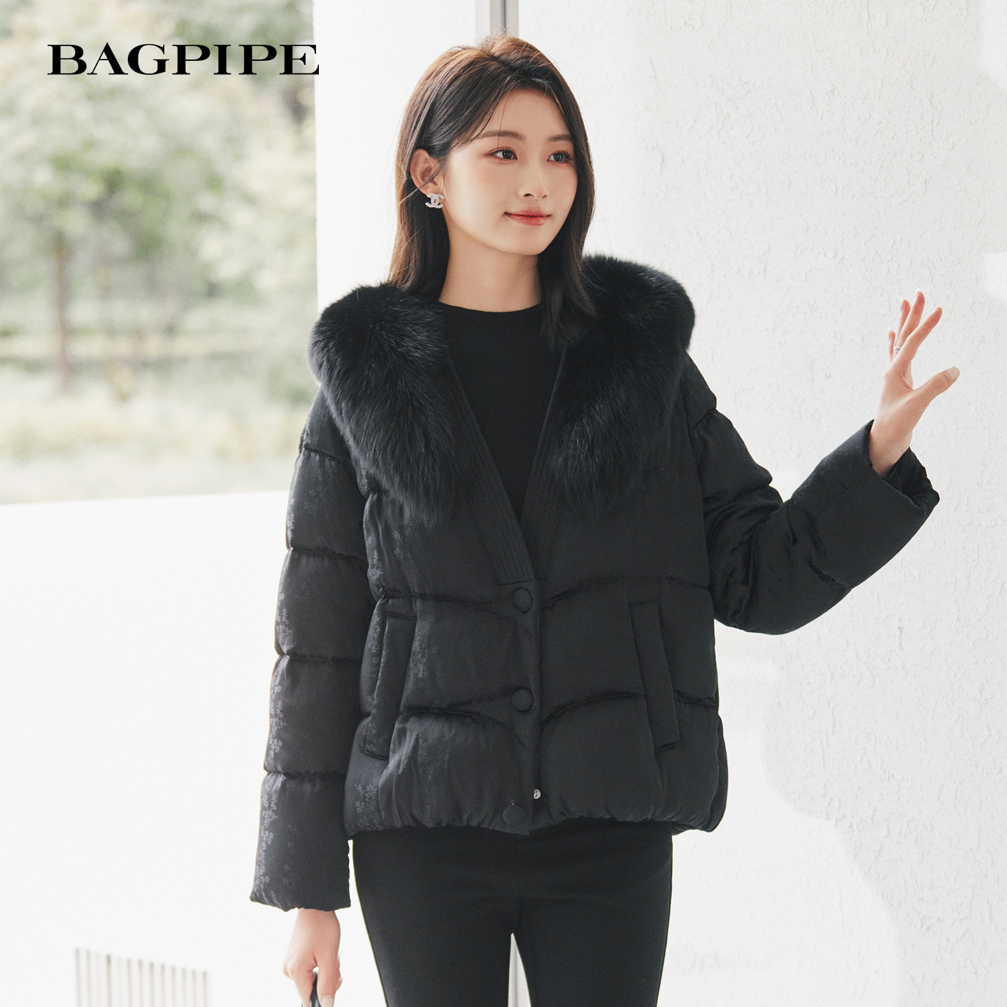 风笛2025冬季新款鹅绒羽绒服女短款毛领面包服保暖外套气质风