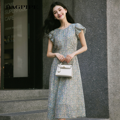 风笛2025夏季新款法式复古泡泡袖温柔气质收腰显瘦碎花连衣裙女
