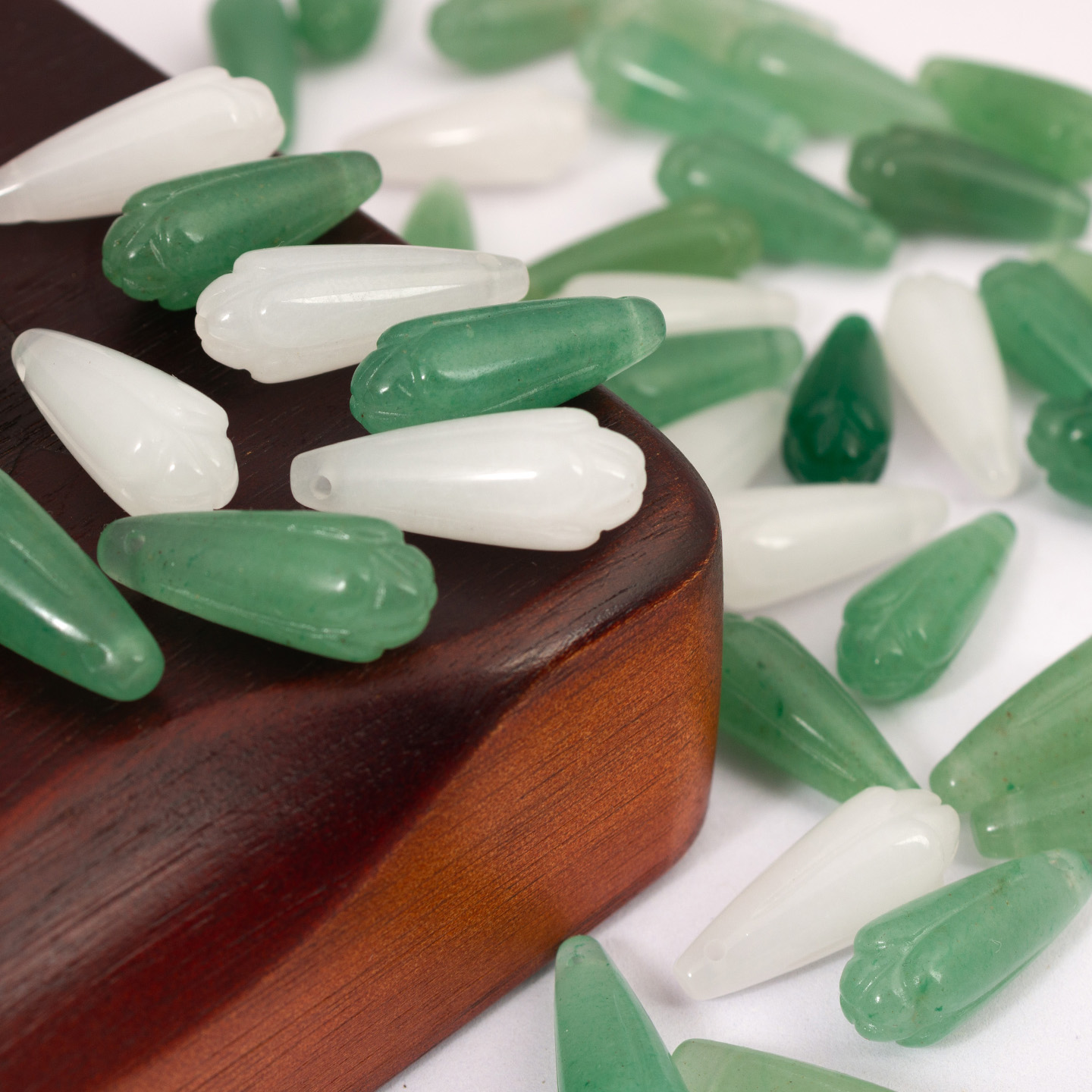 天然绿东陵雕刻花新疆白玉兰花挂件吊坠 手工diy发簪饰品玉石配件