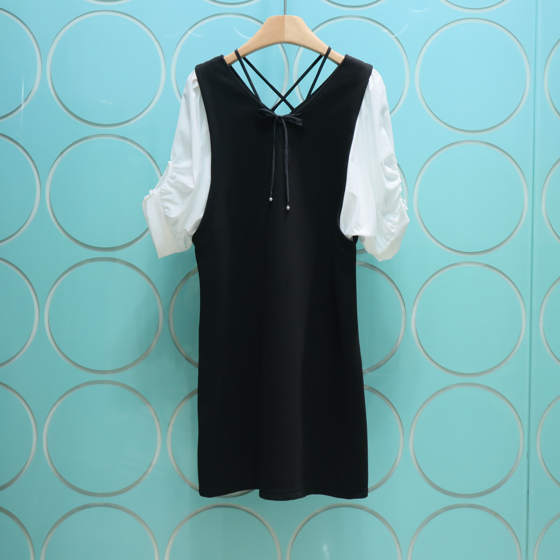 时尚黑白拼接灯笼袖丝绒法式复古