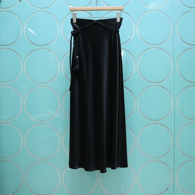 MRER莫乂义 专柜正品春季新款高腰时尚高级感缎面半身裙R5A60985