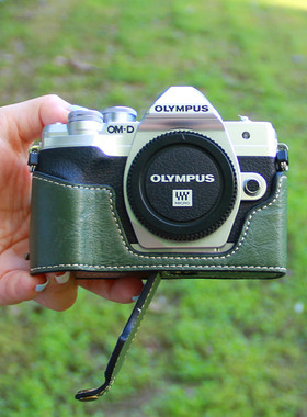 适用奥林巴斯OM5皮套EP7相机包EPL6半套EM5III二代EM10四代底座89