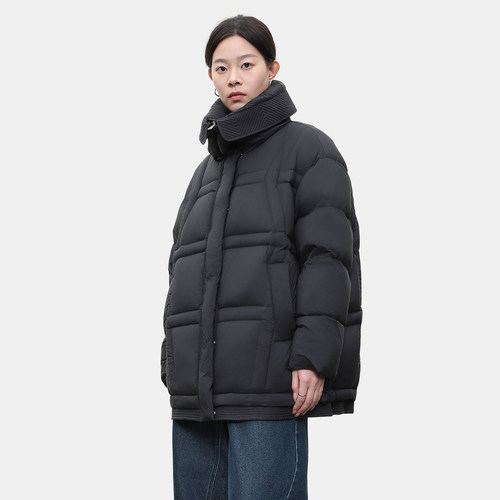 女性日记设计感大翻领羽绒服