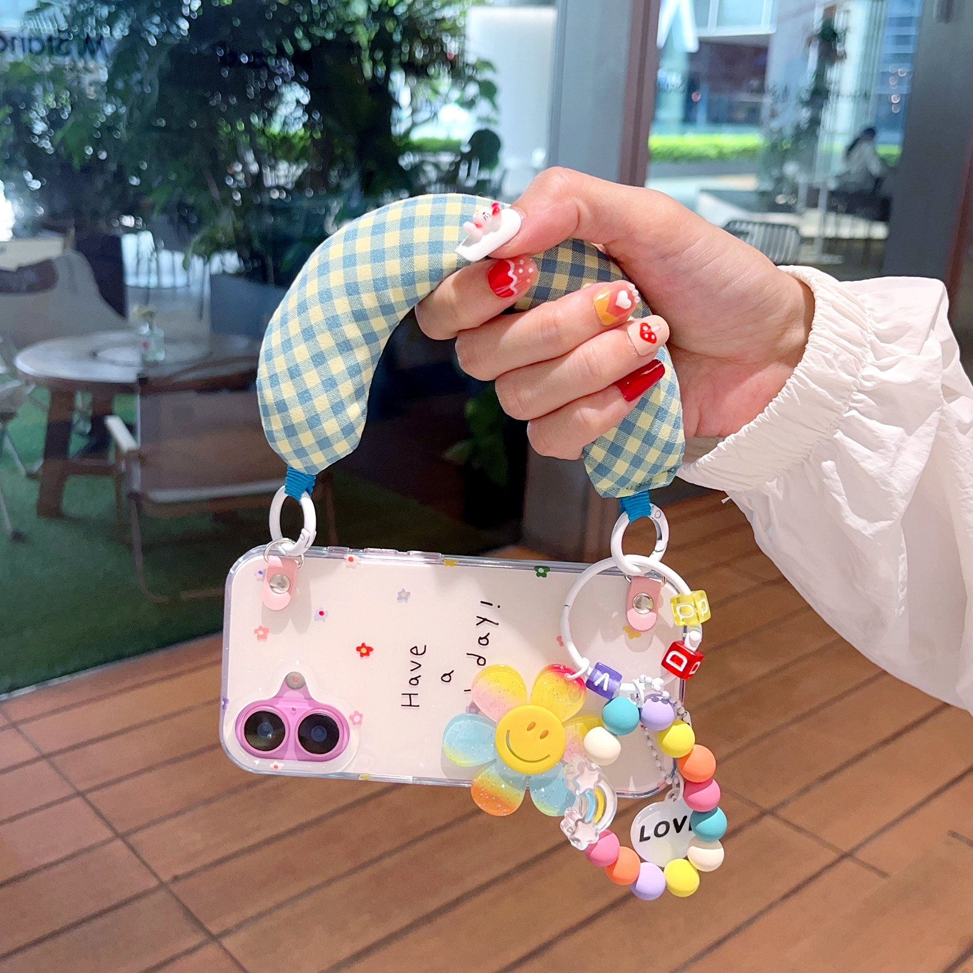 绿色格纹腕带花朵手机壳