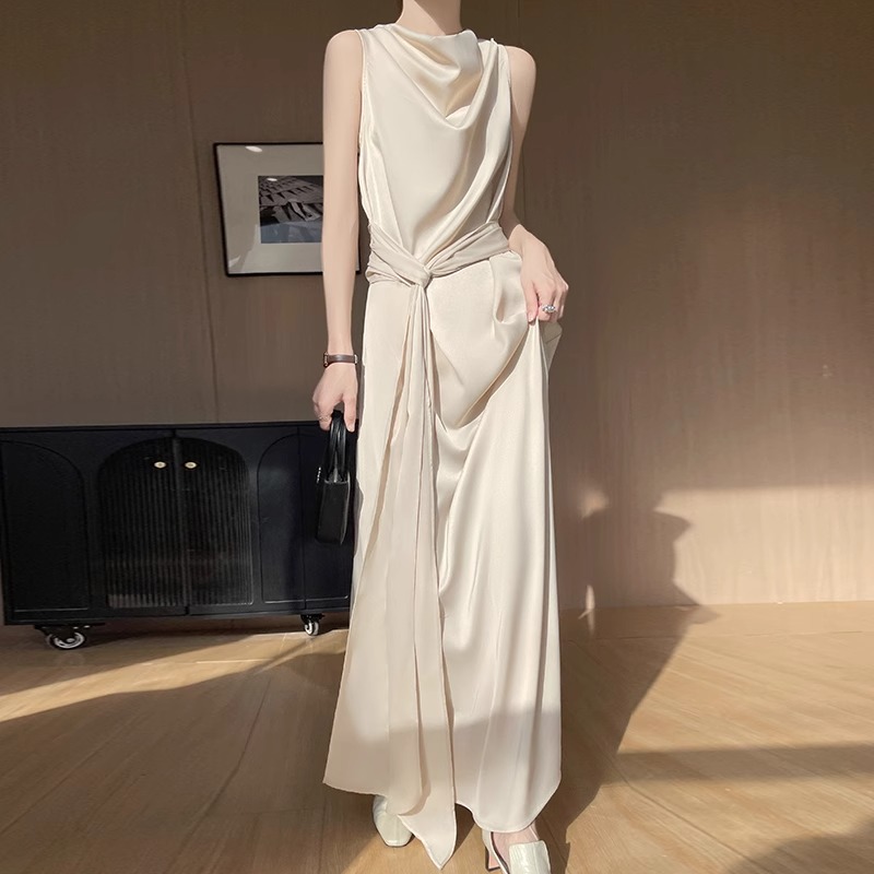 高端超火显瘦过膝设计感吊带长裙