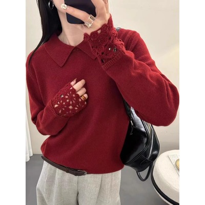深红色洋气袖口钩花本命年毛衣