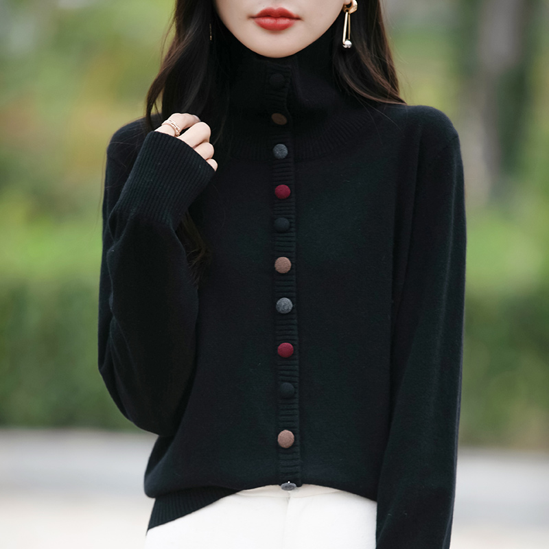 2024秋冬新款时尚彩扣加厚针织开衫女洋气高翻领毛衣宽松外搭上衣