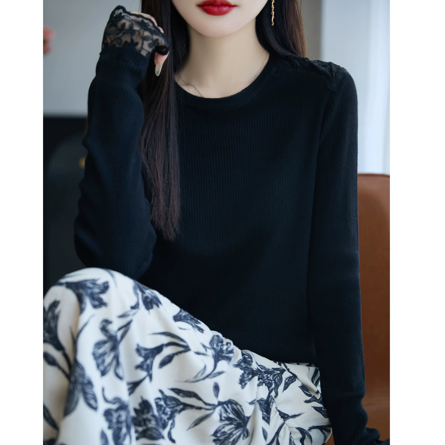 秋冬新款圆领毛衣女宽松内搭袖蕾丝拼接舒适春季花边针织打底衫长
