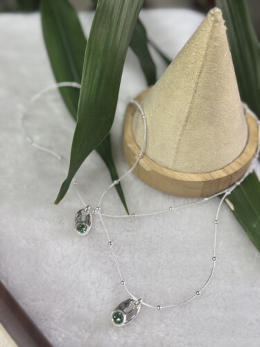 西班牙unode50祖母绿锆石项链女简约轻奢时髦不规则切割毛衣链