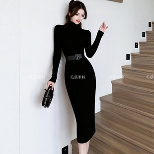 配大衣的内搭连衣裙女秋冬高级感修身显瘦高领气质百搭针织毛衣裙